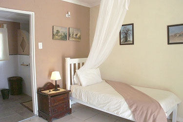Gweta Lodge Botswana: single or double room